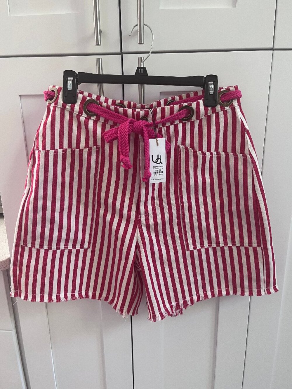 Urban Daizy L High-waisted Red and White Striped Shorts